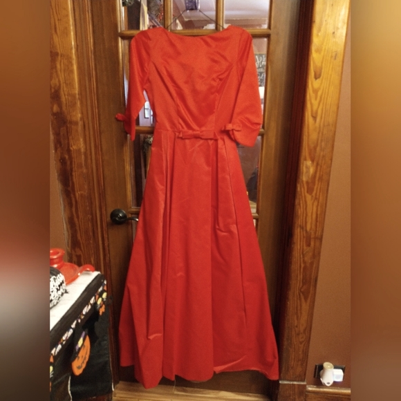 Ball Gown - Picture 1 of 4